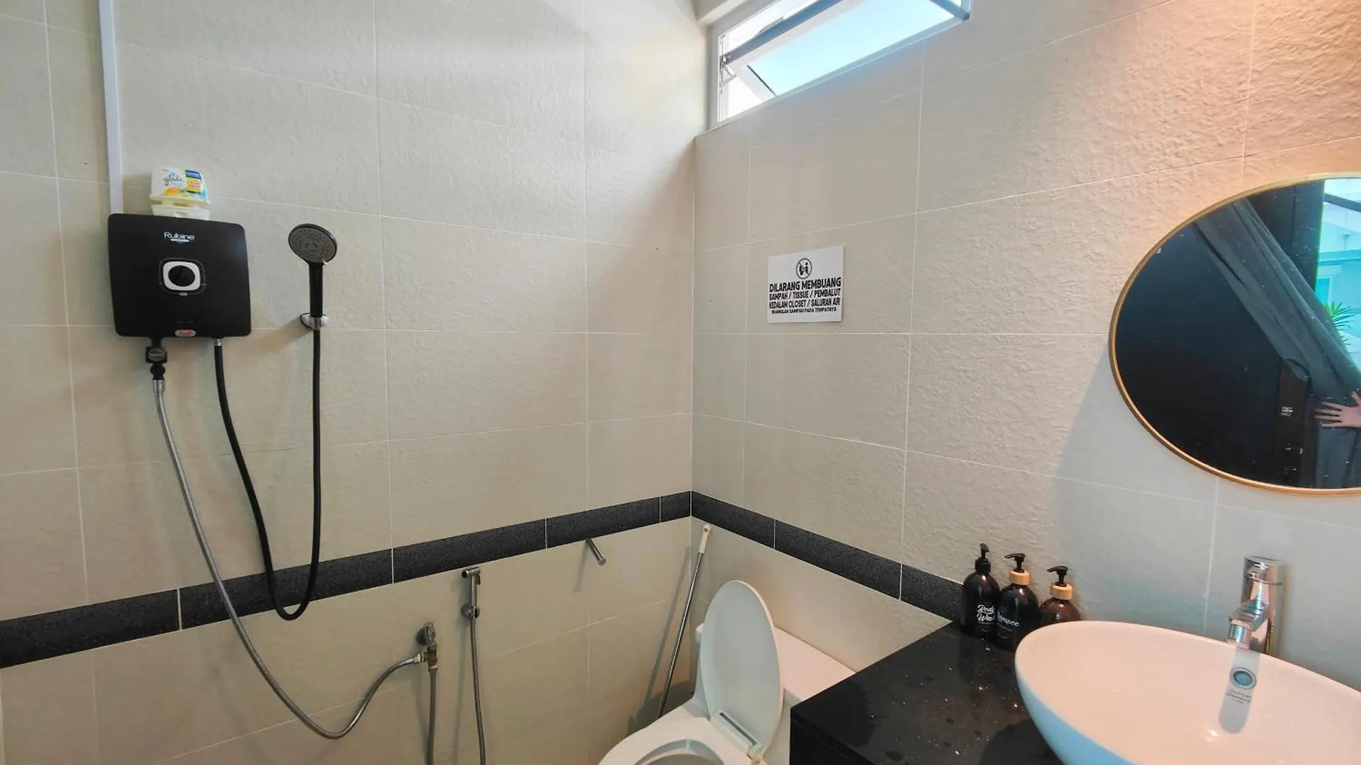 Barnett Georgetown Near Island Hospital Room 4 0*, George Town